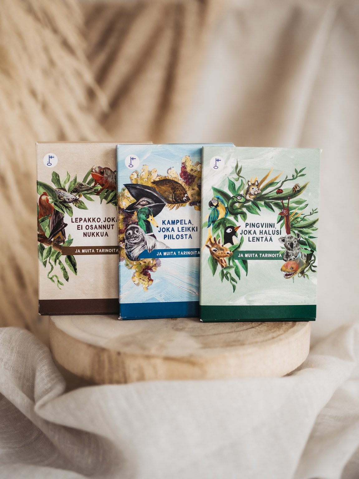 Kolme satukorttipakkaa pakettihintaan